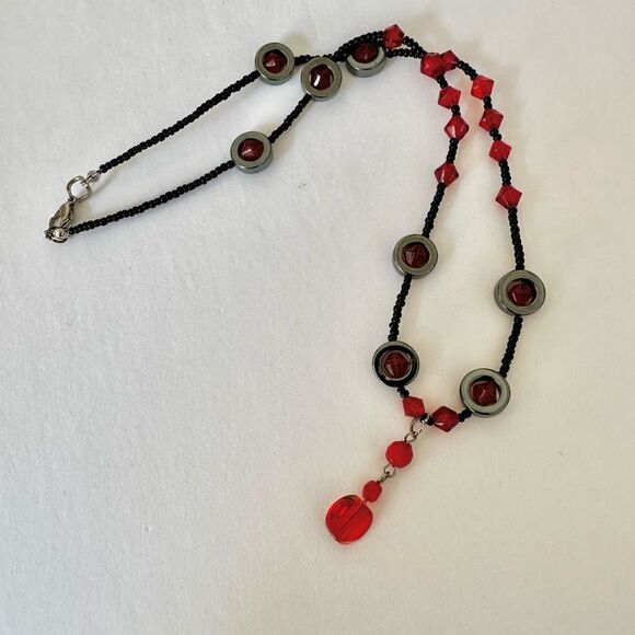 Red beaded hematite necklace - Picture 4 of 9